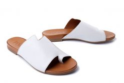 PIAZZA 900000-81 offwhite, klapki damskie. Brązowe klapki Piazza, bez wzorów, ze skóry, bez obcasa, na obcasie. Za 199.43 zł.