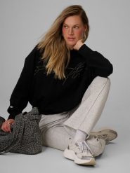 4F Bluza dresowa regular z kapturem damska - czarna XL. Czarne bluzy 4f, xl, z aplikacjami, z dresówki, z kapturem. Za 159.99 zł.