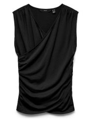 Vero Moda Bluzka w kolorze czarnym rozmiar: M. Czarne bluzki Vero Moda, m, bez wzorów, bez kołnierzyka, bez ramiączek. Za 89.95 zł.