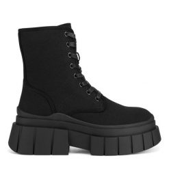 Botki DeeZee. Czarne botki DeeZee, bez wzorów, bez obcasa, na płaskiej podeszwie, bez zapięcia. Za 219.99 zł.