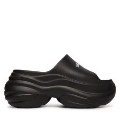 Klapki KARL LAGERFELD. Czarne klapki KARL LAGERFELD, bez wzorów, bez obcasa. Za 421.99 zł.