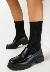 Czarne Wsuwane Botki w Stylu Mokasynów z Elastyczną Cholewką Valarele. Czarne botki Born2be, bez wzorów, bez obcasa, na płaskiej podeszwie, bez zapięcia. Za 139.99 zł.