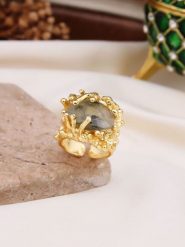 Pierres delicates Pozłacany pierścionek z kamieniem szlachetnym rozmiar: onesize. Szare pierścionki Pierres delicates, pozłacane. Za 39.99 zł.