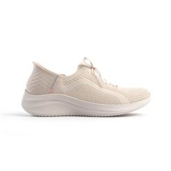 Buty do chodzenia damskie Skechers Slip-ins Ultra Flex 3.0. Brązowe obuwie sportowe Skechers, z materiału, bez zapięcia, trekkingowe. Za 341.99 zł.