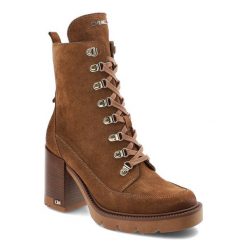 Brązowe Botki Chebello Eleganckie Buty Na Słupku. Brązowe botki CheBello, z aplikacjami, z materiału, bez obcasa, na obcasie, bez zapięcia. Za 459.00 zł.