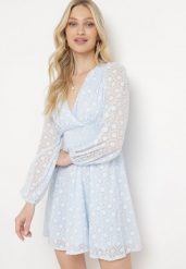 Niebieska Sukienka Koktajlowa z Gumką w Pasie i Geometrycznym Wzorem na Siateczce Actipisa. Niebieskie sukienki Born2be, na imprezę, l, bez wzorów, wizytowe, bez kołnierzyka, bez ramiączek, kopertowe. Za 109.99 zł.