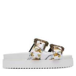 Klapki Versace Jeans Couture. Białe klapki Versace Jeans Couture, bez wzorów, z jeansu, bez obcasa. Za 599.99 zł.