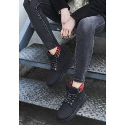 Czarne Traperki Madness Trapper. Czarne trapery i śniegowce Born2be, z nubiku. Za 89.99 zł.