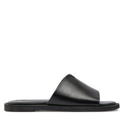 Klapki Tamaris. Czarne klapki Tamaris, bez wzorów, bez obcasa. Za 149.99 zł.