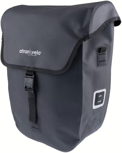 Torba na bagażnik rowerowy „Commuter Side”, wodoodporna. Czarne torby na laptopa ATRAN VELO, bez wzorów, na ramię, duże, matowe. Za 349.95 zł.