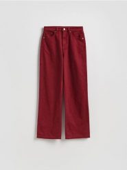 Jeansy straight fit - czerwony. Czerwone jeansy Reserved, bez wzorów. Za 139.99 zł.
