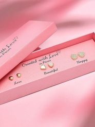 Created with Love 3-częściowy zestaw kolczyków-wkrętek "Moon" z cyrkoniami rozmiar: onesize. Białe kolczyki Created with Love, z cyrkonią, z mosiądzu. Za 56.99 zł.