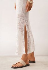 Ciemnobeżowe Klapki VICES z Paskiem na Duży Palec i Ozdobą z Metalicznym Akcentem Creppela. Brązowe klapki Born2be, z aplikacjami, z jeansu, bez obcasa, na płaskiej podeszwie. Za 69.99 zł.