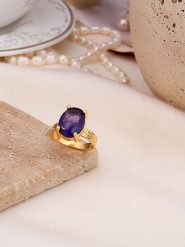 Pierres de Jade Pozłacany pierścionek z cyrkonią rozmiar: onesize. Niebieskie pierścionki Pierres de Jade, z cyrkonią, pozłacane. Za 38.95 zł.