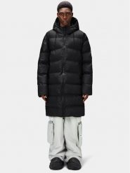 Rains Płaszcz zimowy 15130 Czarny Regular Fit. Czarne kurtki sportowe Rains, na zimę, m, bez wzorów, z syntetyku, bez kaptura, outdoorowe. Za 1,479.00 zł.