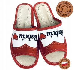 Kapcie kempingowe damskie Tylbut TYL0123 ze skóry naturalnej domowe. Białe obuwie domowe OEM, bez wzorów, z materiału, bez zapięcia. Za 54.00 zł.