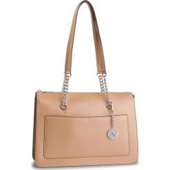 Torebka DKNY - Bryant Lg Zip Tote R74A3009 Latte LAT. Brązowe torebki klasyczne DKNY, bez wzorów, ze skóry, duże, bez dodatków. W wyprzedaży za 609.00 zł.