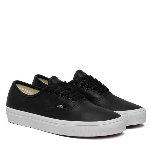 Tenisówki Vans. Czarne trampki Vans, bez wzorów, bez zapięcia. Za 399.99 zł.