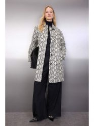 Trendyol Płaszcz przejściowy w kolorze kremowo-czarnym rozmiar: 38. Brązowe płaszcze Trendyol, bez wzorów, ze skóry, bez kaptura. Za 247.99 zł.