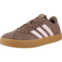 Buty ADIDAS VL COURT 3.0 Brązowy. Brązowe trekkingi Adidas, ze skóry, trekkingowe. Za 395.50 zł.