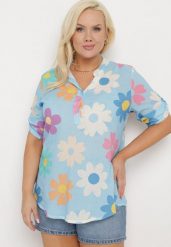 Jasnoniebieska Wiskozowa Koszula Zapinana na Guziki z Rękawem Długości 3/4 i Wzorem w Kwiaty Xebbia. Niebieskie koszule Born2be, bez wzorów, z jeansu, biznesowe, bez kołnierzyka, bez ramiączek. Za 89.99 zł.