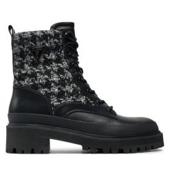 Trapery Guess. Czarne trapery i śniegowce Guess. Za 799.99 zł.