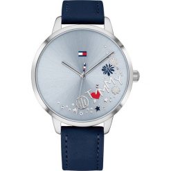 Tommy Hilfiger - Zegarek 1781985. Niebieskie zegarki TOMMY HILFIGER, szklane. W wyprzedaży za 439.90 zł.