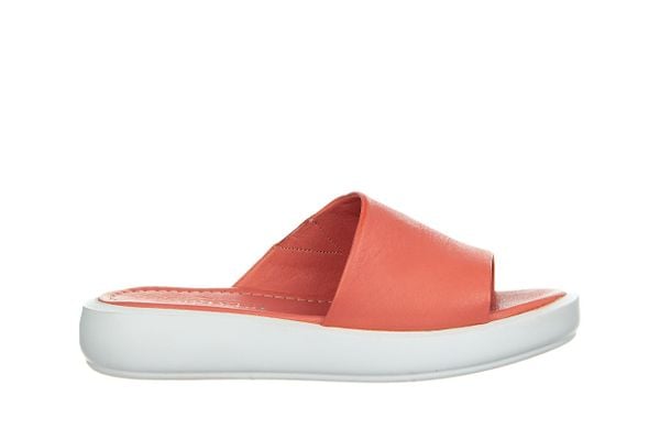 Klapki Bayla-161 161 72 11 Flower 161498, Różowy, Skóra naturalna - 36. Czerwone klapki Bayla, bez wzorów, z materiału, bez obcasa. W wyprzedaży za 149.00 zł.