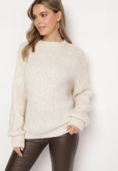 Jasnobeżowy Sweter o Klasycznym Prostym Kroju z Domieszką Wełny i Wiskozy Sezisya. Brązowe swetry Born2be, na zimę, uniwersalny, z aplikacjami, z jeansu, bez ramiączek. W wyprzedaży za 144.49 zł.