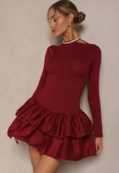 Bordowa Sukienka Longsleeve o Rozkloszowanym Kroju z Falbanką Reline. Czerwone sukienki Renee, na co dzień, bez wzorów, eleganckie, bez kołnierzyka, bez ramiączek, mini, proste. Za 79.99 zł.