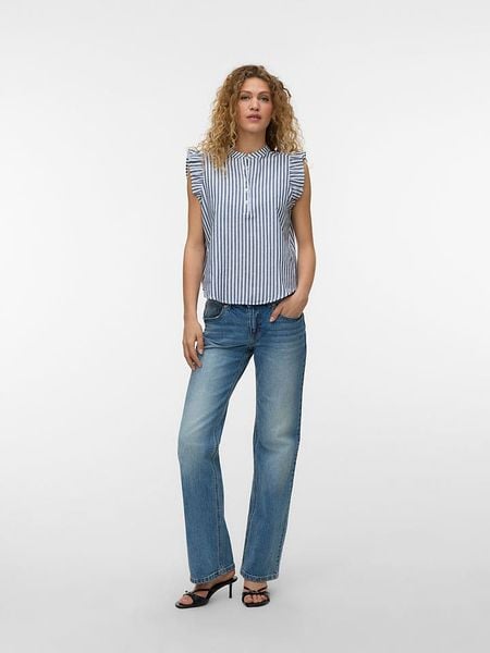 Vero Moda Bluzka w kolorze niebiesko-białym rozmiar: L. Białe bluzki Vero Moda, l, bez wzorów, z bawełny, bez kołnierzyka, bez ramiączek. Za 110.81 zł.