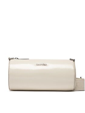 Torebka Calvin Klein. Czarne torebki klasyczne Calvin Klein, bez wzorów, bez dodatków. Za 1,099.00 zł.