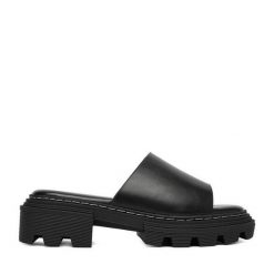 Klapki DeeZee. Czarne klapki DeeZee, bez wzorów, bez obcasa. Za 129.99 zł.