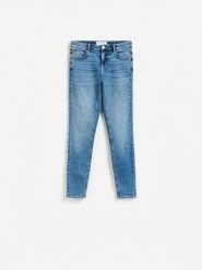 Jeansy slim fit - niebieski. Niebieskie jeansy Reserved, bez wzorów. Za 99.99 zł.
