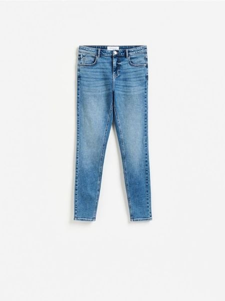 Jeansy slim fit - niebieski. Niebieskie jeansy Reserved, bez wzorów. Za 99.99 zł.