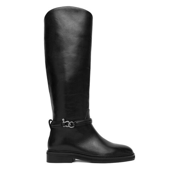 Oficerki GINO ROSSI. Czarne kozaki Gino Rossi, bez obcasa, na płaskiej podeszwie, bez zapięcia. Za 599.99 zł.