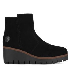 Botki Rieker. Czarne botki Rieker, bez wzorów, bez obcasa, na koturnie, bez zapięcia. Za 335.00 zł.