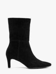 Czarne wyższe botki ze skóry welurowej. Czarne botki Ryłko, bez wzorów, ze skóry, bez obcasa, na obcasie, bez zapięcia. Za 499.99 zł.
