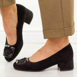 Czarne czółenka damskie na obcasie Potocki 12825. Czarne czółenka POTOCKI, z aplikacjami, z zamszu, z okrągłym noskiem, bez obcasa, na obcasie, bez zapięcia. Za 199.00 zł.