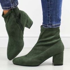 Zielone zamszowe botki damskie na obcasie M.Daszyński 2263-13. Zielone botki M.Daszyński, na jesień, bez wzorów, z materiału, bez obcasa, na obcasie, bez zapięcia. Za 189.00 zł.