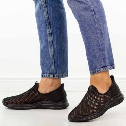 Czarne sportowe buty damskie Vinceza 13653. Czarne obuwie sportowe VINCEZA, na lato, z dresówki, bez zapięcia, trekkingowe. Za 139.00 zł.