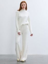 BGN Spodnie w kolorze kremowym rozmiar: 40. Brązowe spodnie materiałowe BGN, bez wzorów, z materiału. Za 143.99 zł.