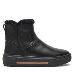 Botki Clarks. Czarne botki Clarks, bez wzorów, bez obcasa, na płaskiej podeszwie, bez zapięcia. Za 629.99 zł.