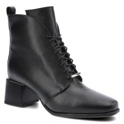 Czarne Botki Karino Damskie Eleganckie Obuwie. Czarne botki Karino, bez wzorów, ze skóry, bez obcasa, na obcasie, bez zapięcia. Za 339.00 zł.