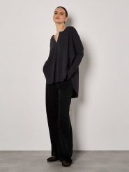 Apricot Bluzka w kolorze czarnym rozmiar: S. Czarne bluzki Apricot, s, bez wzorów, bez kołnierzyka, bez ramiączek. Za 86.99 zł.