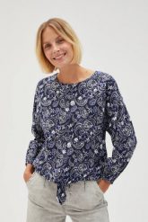 Wiskozowa koszula z wzorem paisley granatowa. Koszule MOODO, l, bez wzorów, z wiskozy, bez kołnierzyka, bez ramiączek. W wyprzedaży za 29.99 zł.