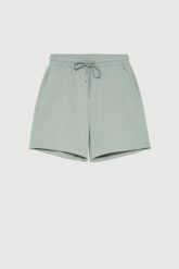 Bawełniane szorty oliwkowe. Zielone szorty MOODO, bez wzorów, z bawełny. Za 69.99 zł.