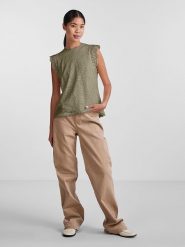 Pieces Bluzka "Olline" w kolorze oliwkowym rozmiar: S. Zielone bluzki Pieces, s, bez wzorów, z koronki, bez kołnierzyka, bez ramiączek. Za 56.93 zł.