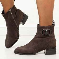 Brązowe skórzane botki damskie na obcasie Cambell 52336. Brązowe botki Cambell, na jesień, bez wzorów, z dzianiny, z okrągłym noskiem, bez obcasa, na obcasie, bez zapięcia. Za 379.00 zł.