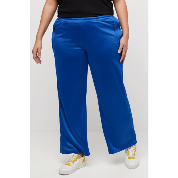 Damskie Spodnie joggingowe guziki szerokie nogawki materiał z recyklingu. Niebieskie spodnie dresowe Ulla Popken, plus size, bez wzorów, z materiału. W wyprzedaży za 223.99 zł.